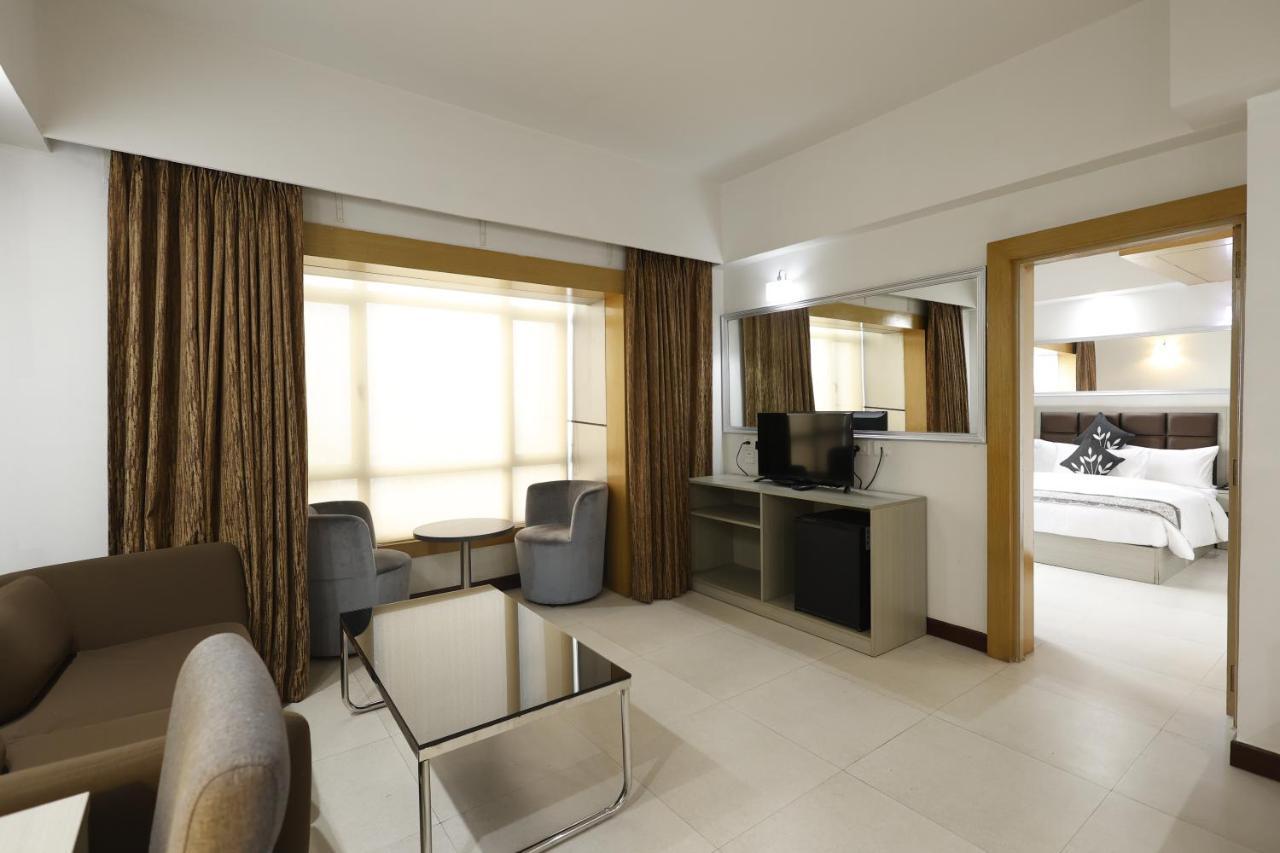 Aristocrat Hotel Kolkata Bagian luar foto