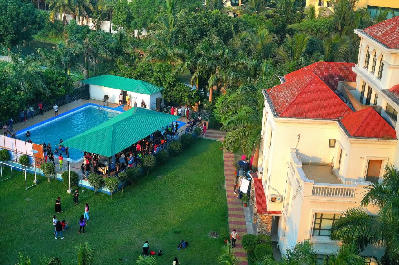 Aristocrat Hotel Kolkata Bagian luar foto