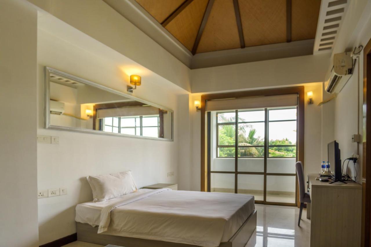 Aristocrat Hotel Kolkata Bagian luar foto