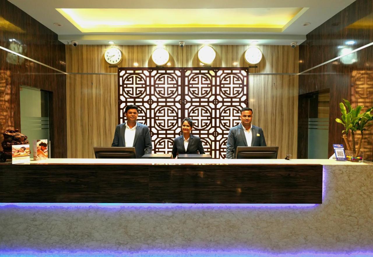 Aristocrat Hotel Kolkata Bagian luar foto