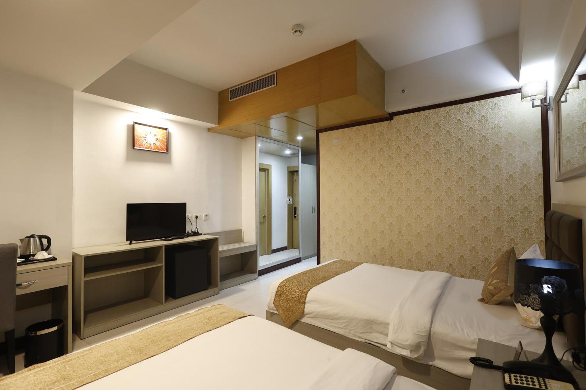 Aristocrat Hotel Kolkata Bagian luar foto