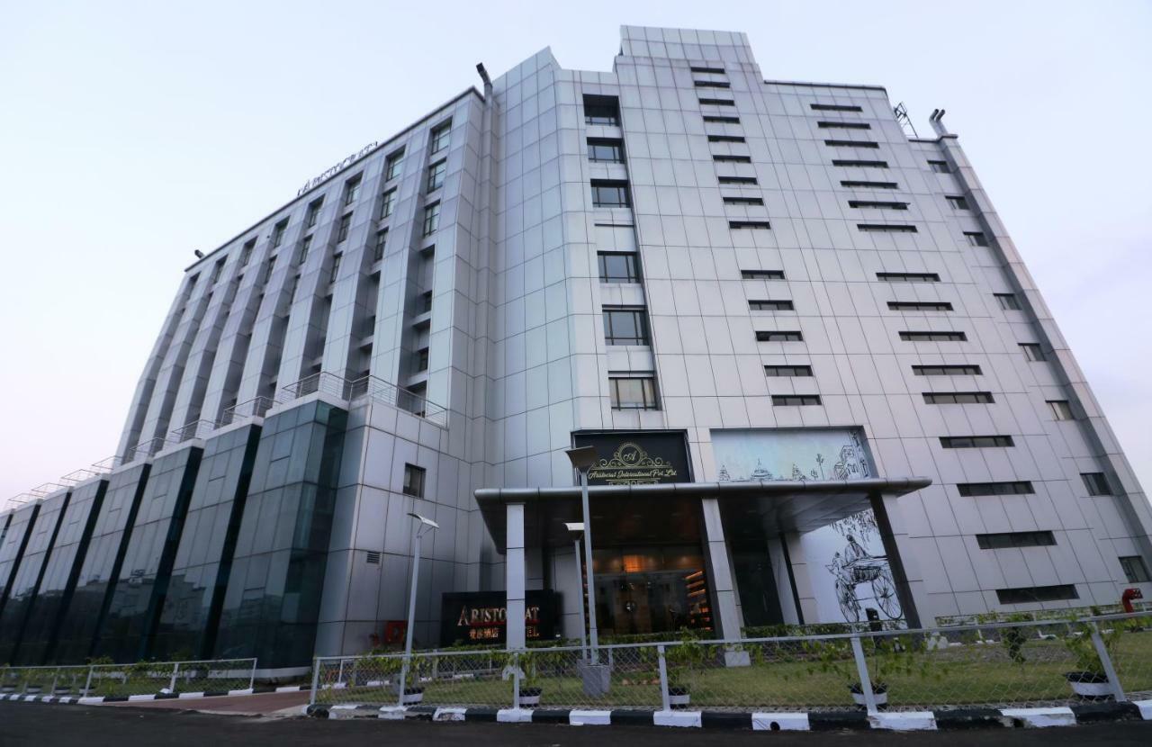 Aristocrat Hotel Kolkata Bagian luar foto