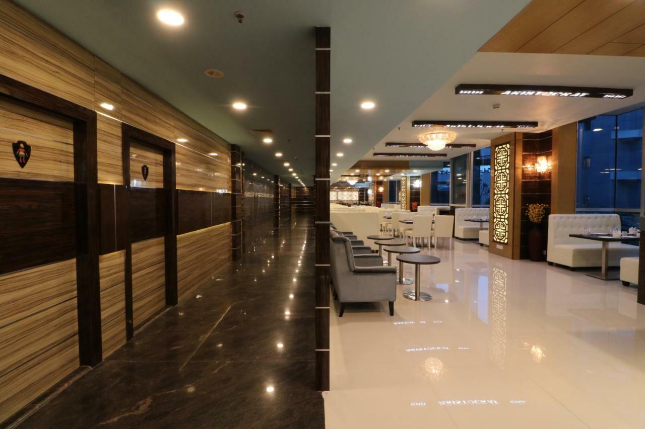Aristocrat Hotel Kolkata Bagian luar foto
