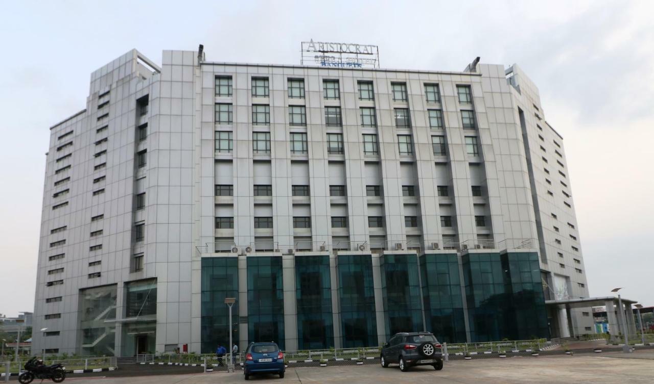 Aristocrat Hotel Kolkata Bagian luar foto