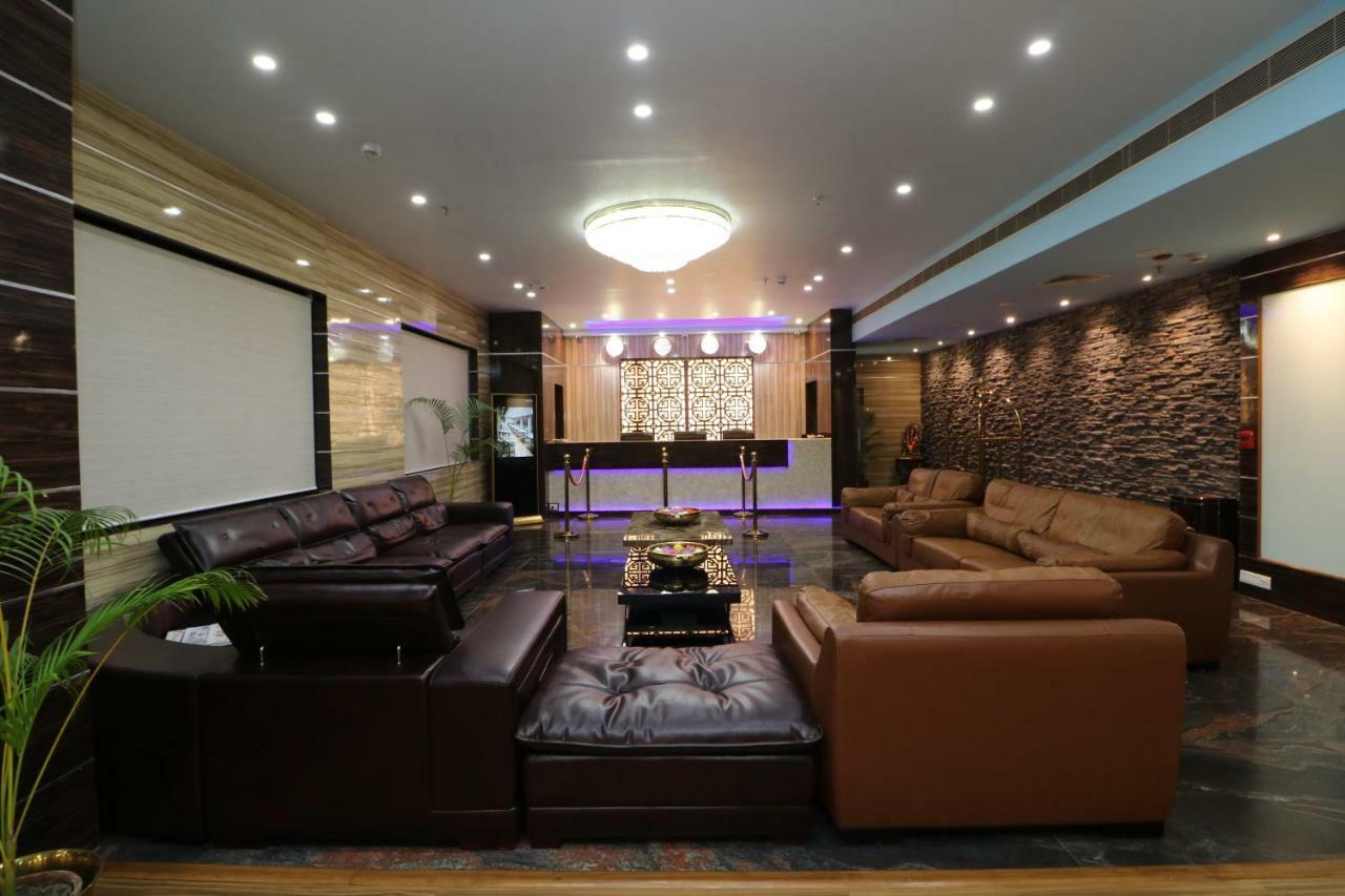 Aristocrat Hotel Kolkata Bagian luar foto