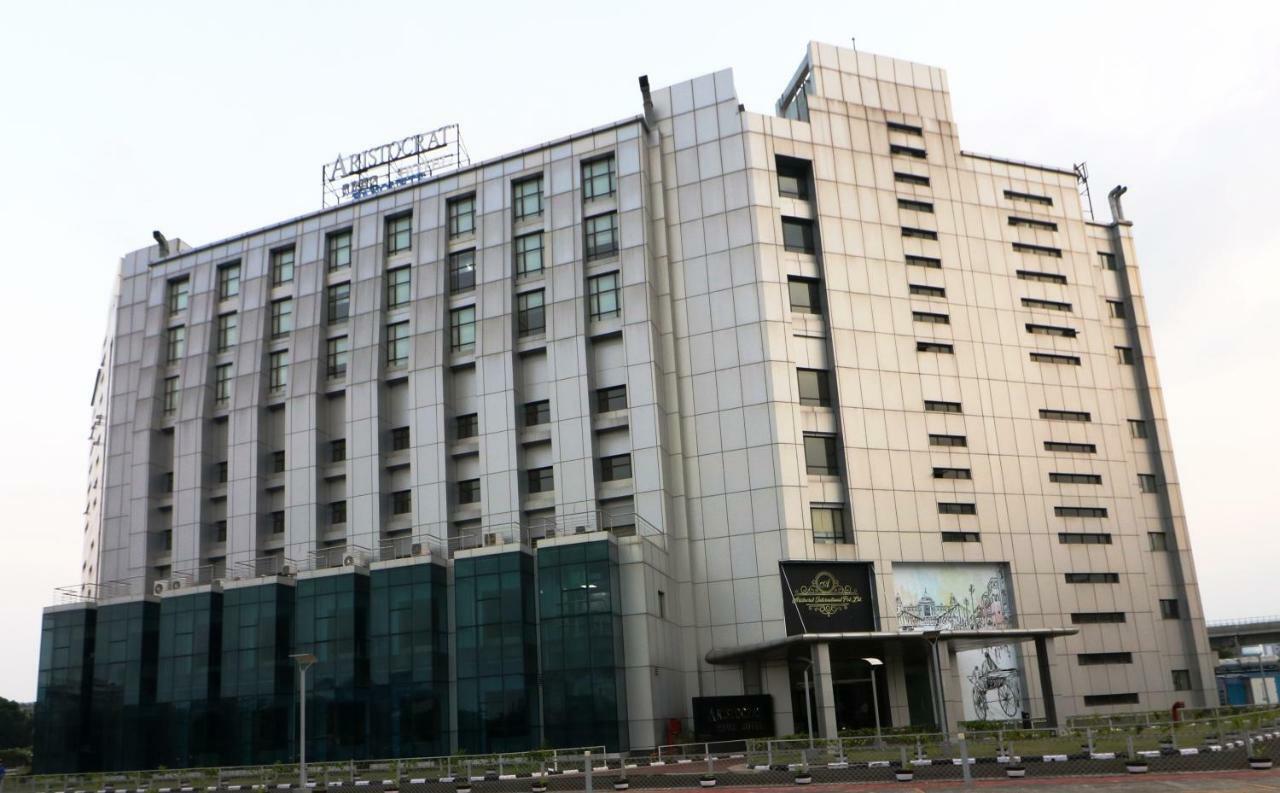 Aristocrat Hotel Kolkata Bagian luar foto