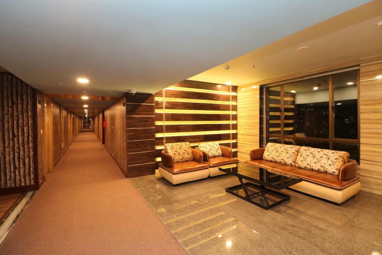 Aristocrat Hotel Kolkata Bagian luar foto