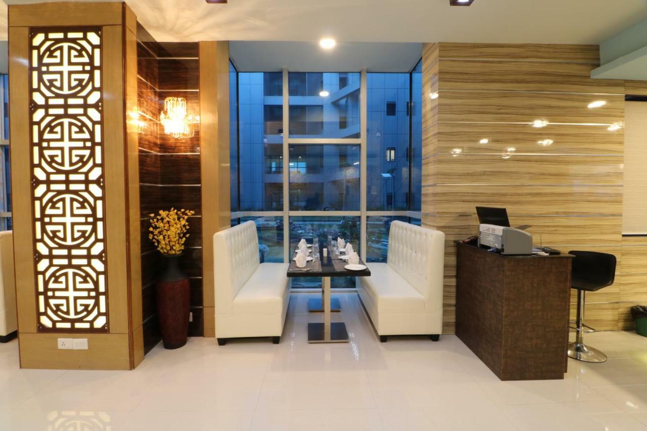 Aristocrat Hotel Kolkata Bagian luar foto