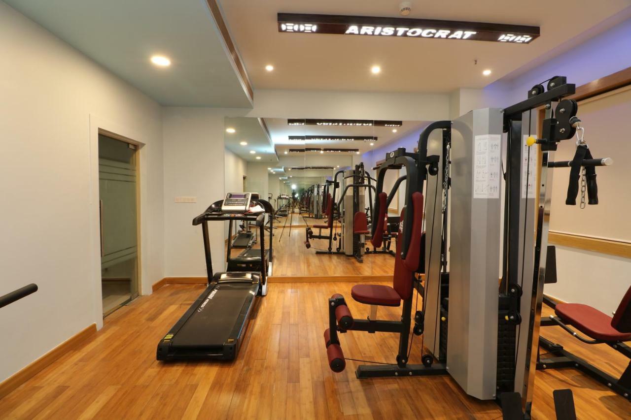 Aristocrat Hotel Kolkata Bagian luar foto