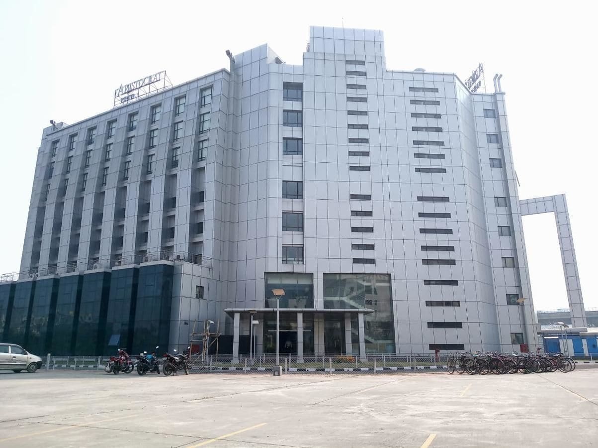 Aristocrat Hotel Kolkata Bagian luar foto